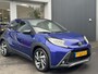 Toyota Aygo X 1.0 VVT-i MT envy Cabrio leuke Two-Tone blauw/zwarte uitvoering | Draadloos telefoonlader | JBL Premium audio installatie | Achteruitrij camera | Airco | Full map navigatie |