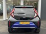 Toyota Aygo X 1.0 VVT-i MT envy Cabrio leuke Two-Tone blauw/zwarte uitvoering | Draadloos telefoonlader | JBL Premium audio installatie | Achteruitrij camera | Airco | Full map navigatie |