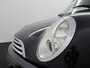 MINI One Mini Cabrio 1.6 airco cruisc centrvergr elecraam electr dak, parkeersensoren achter, radio speler, boordcomputer Ben je klaar om te genieten van de zon en de vrijheid van open rijden? De MINI Mini Cabrio 1.6 One biedt alles wat je zoekt in een cabrio: stijl, plezier en sportief rijgedrag. Deze iconische
