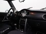 MINI One Mini Cabrio 1.6 airco cruisc centrvergr elecraam electr dak, parkeersensoren achter, radio speler, boordcomputer Ben je klaar om te genieten van de zon en de vrijheid van open rijden? De MINI Mini Cabrio 1.6 One biedt alles wat je zoekt in een cabrio: stijl, plezier en sportief rijgedrag. Deze iconische