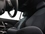 MINI One Mini Cabrio 1.6 airco cruisc centrvergr elecraam electr dak, parkeersensoren achter, radio speler, boordcomputer Ben je klaar om te genieten van de zon en de vrijheid van open rijden? De MINI Mini Cabrio 1.6 One biedt alles wat je zoekt in een cabrio: stijl, plezier en sportief rijgedrag. Deze iconische
