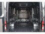 Volkswagen Crafter 35 2.0 TDI L3H3 Trendline 140PK / 103kW, BPM vrij, achteruitrijcamera, parkeersensoren voor en achter (pdc), navigatie, LED laadruimteverlichting, Apple Carplay & Android Auto, comfort bestuurdersstoel, zijschuifdeur rechts, bijrijdersbank, cruise control, keyless start, airco, spraakbediening, zijmarkeringslichten, multifunctioneel lederen stuurwiel, draadloos telefoon laden