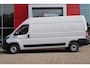Fiat Ducato 33 2.2 MultiJet 140PK L3H2 | ACHTERUITRIJ CAMERA | APPLE CARPLAY/ANDROID AUTO | 3-ZITS | CRUISE CONTROL | CLIMATE CONTROL | DAB+ RADIO | NIEUWE BUS! |