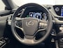 Lexus ES 300h Business Line | Luxueuze uitvoering | LM Velgen 19" | Elektrisch Glazen Panoramadak | Voorstoelen/Stuurwiel Verwarmd |