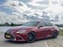 Lexus ES 300h Business Line | Luxueuze uitvoering | LM Velgen 19" | Elektrisch Glazen Panoramadak | Voorstoelen/Stuurwiel Verwarmd |