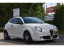 Alfa Romeo MiTo 0.9 TwinAir Sportivo Bi-Tone | NL-Auto | Carbon seats | Climate Contr | Cruise Contr | Bluetooth | PDC | LM-Velgen