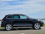 Volkswagen Touareg 3.0 TDI R-line | Panorama | Luchtvering | Trekhaak |