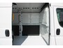 Fiat Ducato 33 2.2 MultiJet 140PK L3H2 | ACHTERUITRIJ CAMERA | APPLE CARPLAY/ANDROID AUTO | 3-ZITS | CRUISE CONTROL | CLIMATE CONTROL | DAB+ RADIO | NIEUWE BUS! |