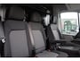 Volkswagen Crafter 35 2.0 TDI L3H3 Trendline 140Pk / 103kW, 3500 GVW, BPM vrij, draadloos Apple Carplay & Android Auto, achteruitrijcamera, bijrijdersbank incl. opbervak, airco, cruise control, parkeersensoren voor + achter, licht- en regensensor, Digital Cockpit, verstelbare lendensteun bestuurdersstoel, Lane Assist, elektronische handrem, bandenspanningssensoren, bestuurdersstoel in hoogte verstelbaar, Keyless Start, vermoeidheidsherkenning
