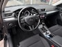 Skoda Superb COMBI 1.5 TSI ACT Business Edition - Automaat Stoelverw. Navi Camera 17inch LMV
