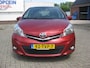 Toyota Yaris 1.3 VVT-i Executive luxe in Nederland nieuw geleverde yaris met navigatie!