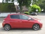 Toyota Yaris 1.3 VVT-i Executive luxe in Nederland nieuw geleverde yaris met navigatie!