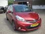Toyota Yaris 1.3 VVT-i Executive luxe in Nederland nieuw geleverde yaris met navigatie!