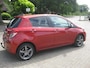 Toyota Yaris 1.3 VVT-i Executive luxe in Nederland nieuw geleverde yaris met navigatie!