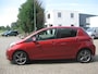 Toyota Yaris 1.3 VVT-i Executive luxe in Nederland nieuw geleverde yaris met navigatie!