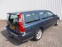 Volvo V70 2.4 Momentum Automaat 7 Pers. ( APK KEURING BIJ AFLEVERING! )