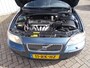 Volvo V70 2.4 Momentum Automaat 7 Pers. ( APK KEURING BIJ AFLEVERING! )