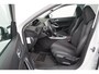 Peugeot 308 SW BWJ 2020 1.2 131 PK Blue Lease Premium AUTOMAAT APPLE CARPLAY / ANDROID AUTO / PANORAMADAK / PRIV. GLAS / CAMERA / HALF LEDER / NAVI / CLIMA / CRUISE / BLUETOOTH / LANE ASSIST / PARKEERSENSOREN / LMV 16 INCH / DAB / MULTIFUNCT. STUUR / ISOFIX / LED