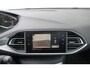 Peugeot 308 SW BWJ 2020 1.2 131 PK Blue Lease Premium AUTOMAAT APPLE CARPLAY / ANDROID AUTO / PANORAMADAK / PRIV. GLAS / CAMERA / HALF LEDER / NAVI / CLIMA / CRUISE / BLUETOOTH / LANE ASSIST / PARKEERSENSOREN / LMV 16 INCH / DAB / MULTIFUNCT. STUUR / ISOFIX / LED