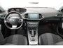 Peugeot 308 SW BWJ 2020 1.2 131 PK Blue Lease Premium AUTOMAAT APPLE CARPLAY / ANDROID AUTO / PANORAMADAK / PRIV. GLAS / CAMERA / HALF LEDER / NAVI / CLIMA / CRUISE / BLUETOOTH / LANE ASSIST / PARKEERSENSOREN / LMV 16 INCH / DAB / MULTIFUNCT. STUUR / ISOFIX / LED