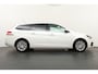 Peugeot 308 SW BWJ 2020 1.2 131 PK Blue Lease Premium AUTOMAAT APPLE CARPLAY / ANDROID AUTO / PANORAMADAK / PRIV. GLAS / CAMERA / HALF LEDER / NAVI / CLIMA / CRUISE / BLUETOOTH / LANE ASSIST / PARKEERSENSOREN / LMV 16 INCH / DAB / MULTIFUNCT. STUUR / ISOFIX / LED