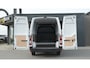 Renault Master T35 2.3 dCi 135 L2H2 Comfort | Direct Leverbaar | Navigatie | Parkeersensoren | Airco | Cruise Control | Vloerplaat In Laadruimte