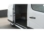 Renault Master T35 2.3 dCi 135 L2H2 Comfort | Direct Leverbaar | Navigatie | Parkeersensoren | Airco | Cruise Control | Vloerplaat In Laadruimte