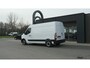 Renault Master T35 2.3 dCi 135 L2H2 Comfort | Direct Leverbaar | Navigatie | Parkeersensoren | Airco | Cruise Control | Vloerplaat In Laadruimte