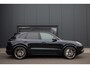 Porsche Cayenne 4.0 Turbo V8 550PK | ACC | 360 Cam | Lane & Side Assist | Sport Design | Sport chrono | PDCC | Bose | E.TH 3500KG | Achterasbesturing | Carbon | Pano | Softclose | Luchtvering | Matrix Led | Keyless | PDLS+ | Garagedeuropener | Lederpack | Alcantara Hemel |