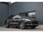 Porsche Cayenne 4.0 Turbo V8 550PK | ACC | 360 Cam | Lane & Side Assist | Sport Design | Sport chrono | PDCC | Bose | E.TH 3500KG | Achterasbesturing | Carbon | Pano | Softclose | Luchtvering | Matrix Led | Keyless | PDLS+ | Garagedeuropener | Lederpack | Alcantara Hemel |