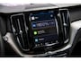 Volvo XC60 Recharge T6 AWD Ultimate Dark | Luchtvering | Bowers & Wilkins audio | Trekhaak | 360 Camera | Stoel- en stuurwielverwarming |