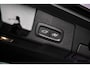 Volvo XC60 Recharge T6 AWD Ultimate Dark | Luchtvering | Bowers & Wilkins audio | Trekhaak | 360 Camera | Stoel- en stuurwielverwarming |