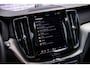 Volvo XC60 Recharge T6 AWD Ultimate Dark | Luchtvering | Bowers & Wilkins audio | Trekhaak | 360 Camera | Stoel- en stuurwielverwarming |