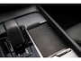 Volvo XC60 Recharge T6 AWD Ultimate Dark | Luchtvering | Bowers & Wilkins audio | Trekhaak | 360 Camera | Stoel- en stuurwielverwarming |