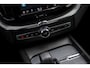 Volvo XC60 Recharge T6 AWD Ultimate Dark | Luchtvering | Bowers & Wilkins audio | Trekhaak | 360 Camera | Stoel- en stuurwielverwarming |