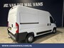 Peugeot Boxer 2.2 BlueHDi 120pk L2H2 Euro6 Airco | 2500kg Trekhaak | Cruisecontrol | Parkeersensoren Bijrijdersbank