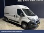 Peugeot Boxer 2.2 BlueHDi 120pk L2H2 Euro6 Airco | 2500kg Trekhaak | Cruisecontrol | Parkeersensoren Bijrijdersbank
