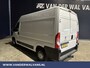 Peugeot Boxer 2.2 BlueHDi 120pk L2H2 Euro6 Airco | 2500kg Trekhaak | Cruisecontrol | Parkeersensoren Bijrijdersbank