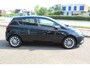 Opel Corsa 1.0-90pk Turbo 'Online Edition'. Erg nette en goed onderhouden Opel Corsa 1.0-90pk Turbo 5drs.. Volautm. airco, cruise control, navigatie, trekhaak afneembare kogel, metallic lak, parkeersensoren v+a, LM wielen, telefoonvoorb., 5 deuren etc.