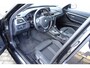 BMW 3-Serie 320D AUTOMAAT SPORTSTOELEN TREKHAAK HUD STOELVERWARMING