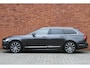 Volvo V90 T6 Automaat AWD Ultimate Bright | Panoramadak | All-Season banden | 360 Graden Camera | Standkachel | Head-Up Display | Verwarmbare Voor- en Achterstoelen | Harman Kardon Audiosysteem | Apple Carplay | Google Infotainment