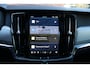 Volvo V90 T6 Automaat AWD Ultimate Bright | Panoramadak | All-Season banden | 360 Graden Camera | Standkachel | Head-Up Display | Verwarmbare Voor- en Achterstoelen | Harman Kardon Audiosysteem | Apple Carplay | Google Infotainment