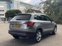 Skoda Karoq 1.0 TSI Style Business | Trekhaak | Achteruitrij camera | Apple Carplay/Android Auto | Airco Autom. | Voorstoelen verwarmd | Cruise control | Keyless Entry- Start | Parkeersensoren | Draadloze telefoonlader |