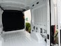 Ford Transit GB 350 L2H2 TDCi 105pk FWD Trend/ Trekhaak met 2500KG trekgewicht/ Parkeersensoren V+A/ DAB/ Cruise control/ 3 Zitplaatsen/ Airco/ Origineel NL/ NAP