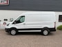 Ford Transit GB 350 L2H2 TDCi 105pk FWD Trend/ Trekhaak met 2500KG trekgewicht/ Parkeersensoren V+A/ DAB/ Cruise control/ 3 Zitplaatsen/ Airco/ Origineel NL/ NAP