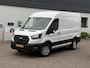 Ford Transit GB 350 L2H2 TDCi 105pk FWD Trend/ Trekhaak met 2500KG trekgewicht/ Parkeersensoren V+A/ DAB/ Cruise control/ 3 Zitplaatsen/ Airco/ Origineel NL/ NAP
