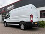 Ford Transit GB 350 L2H2 TDCi 105pk FWD Trend/ Trekhaak met 2500KG trekgewicht/ Parkeersensoren V+A/ DAB/ Cruise control/ 3 Zitplaatsen/ Airco/ Origineel NL/ NAP