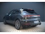 Porsche Macan 2.0 | Panoramadak | Bose | Luchtvering | PASM | Memory Seats | Camera | Leder Dashboard | Stuurverwarming | Stoelverwarming | Elektrische Achterklep | Navigatie |