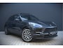 Porsche Macan 2.0 | Panoramadak | Bose | Luchtvering | PASM | Memory Seats | Camera | Leder Dashboard | Stuurverwarming | Stoelverwarming | Elektrische Achterklep | Navigatie |