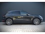 Porsche Macan 2.0 | Panoramadak | Bose | Luchtvering | PASM | Memory Seats | Camera | Leder Dashboard | Stuurverwarming | Stoelverwarming | Elektrische Achterklep | Navigatie |